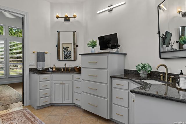 650 LONG MDW, Spring Branch, TX 78070