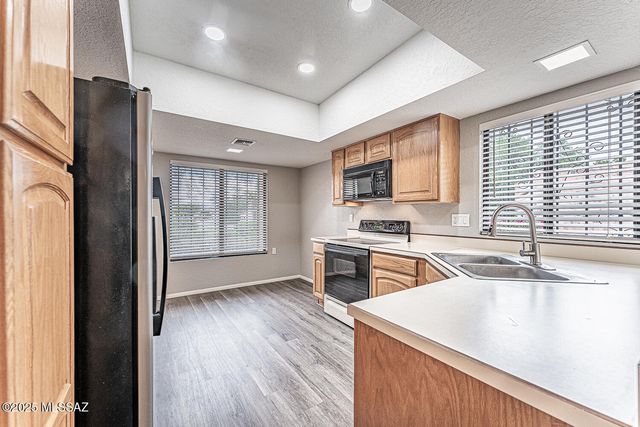 931 W Rio Guaymas, Green Valley, AZ 85614