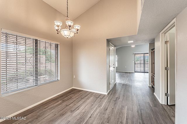 931 W Rio Guaymas, Green Valley, AZ 85614