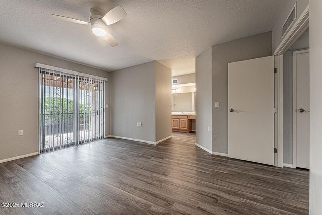 931 W Rio Guaymas, Green Valley, AZ 85614