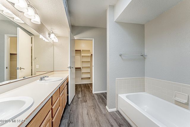 931 W Rio Guaymas, Green Valley, AZ 85614