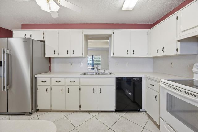 8666 SW 92ND LANE F, Ocala, FL 34481