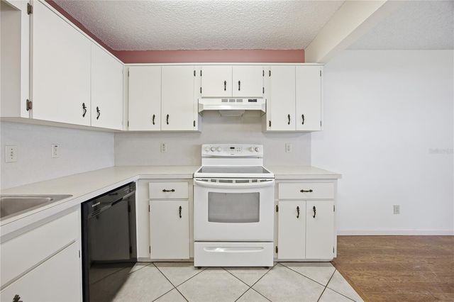 8666 SW 92ND LANE F, Ocala, FL 34481