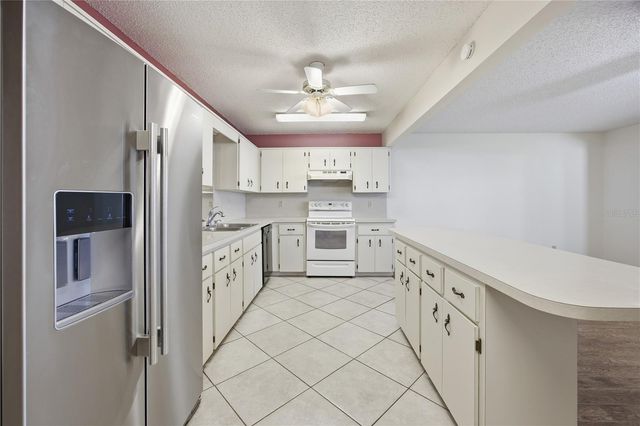 8666 SW 92ND LANE F, Ocala, FL 34481