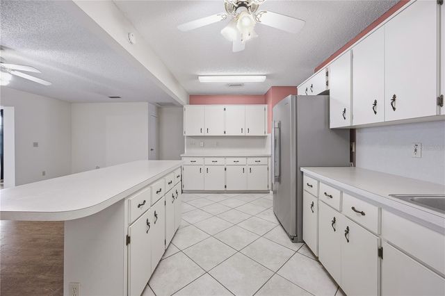 8666 SW 92ND LANE F, Ocala, FL 34481