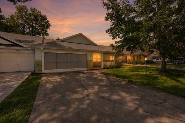 8666 SW 92ND LANE F, Ocala, FL 34481