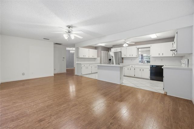 8666 SW 92ND LANE F, Ocala, FL 34481