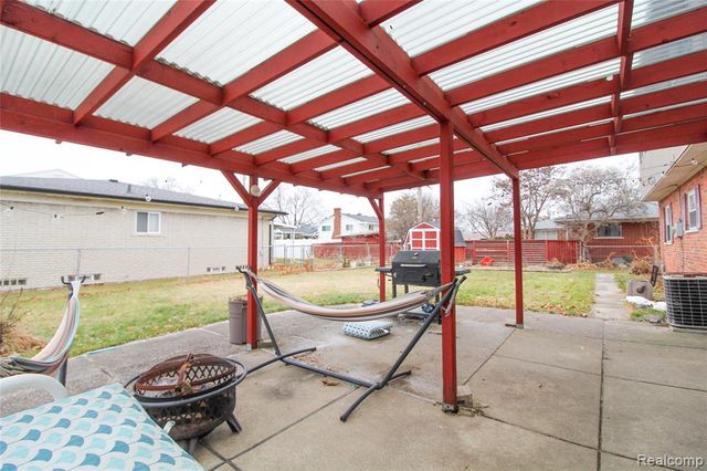 18815 Rockport Street, Roseville, MI 48066