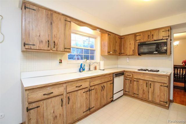 18815 Rockport Street, Roseville, MI 48066