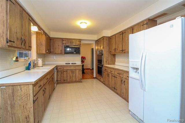 18815 Rockport Street, Roseville, MI 48066