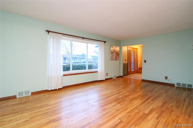 18815 Rockport Street, Roseville, MI 48066