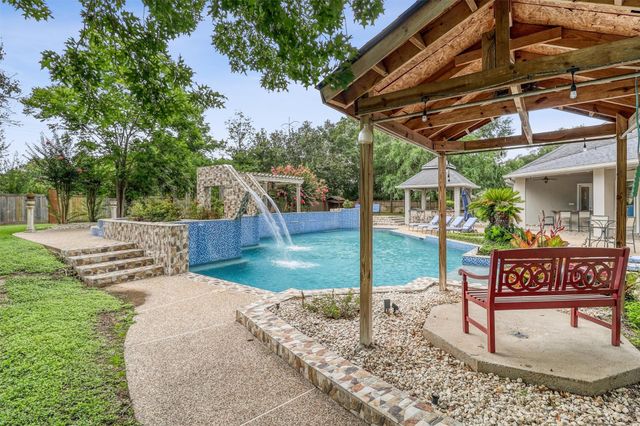 51 Wincrest Falls Drive, Cypress, TX 77429