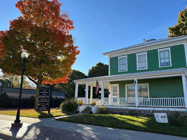 323 W Wright Avenue, Shepherd, MI 48883