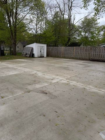 323 W Wright Avenue, Shepherd, MI 48883