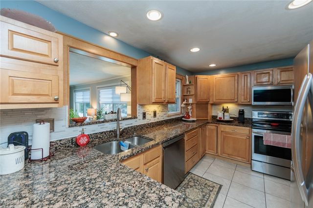 1409 Ford Road, Lyndhurst, OH 44124