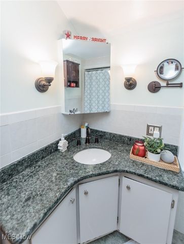 1409 Ford Road, Lyndhurst, OH 44124