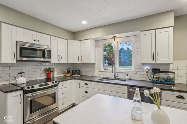 13703 Goldfinch Drive, Carmel, IN 46032