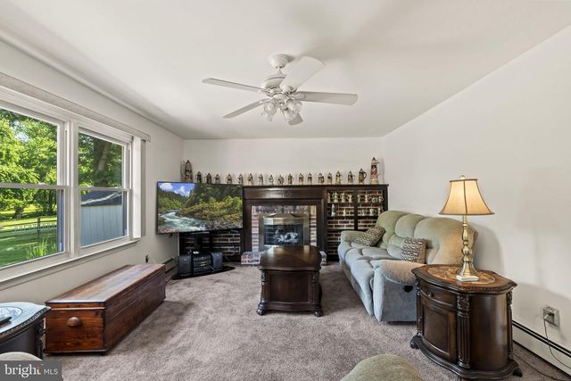 97 LOWER HOLLAND RD, Southampton, PA 18966