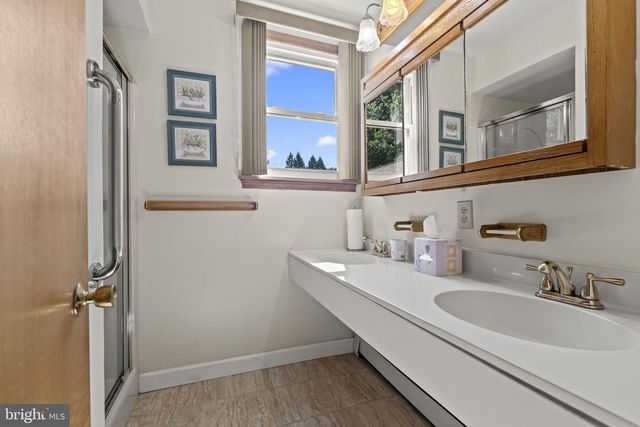 97 LOWER HOLLAND RD, Southampton, PA 18966