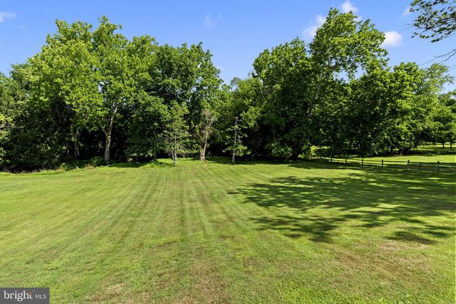 97 LOWER HOLLAND RD, Southampton, PA 18966