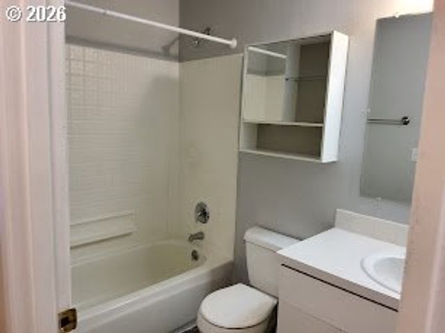 1040 Se COLUMBIA RIDGE Dr 2, Vancouver, WA 98664