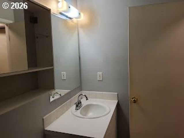 1040 Se COLUMBIA RIDGE Dr 2, Vancouver, WA 98664