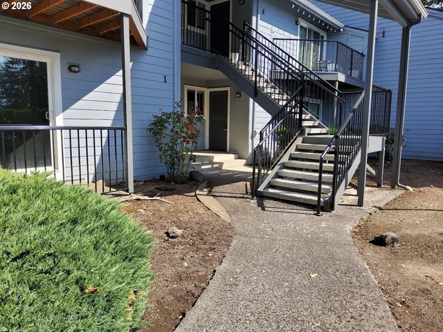 1040 Se COLUMBIA RIDGE Dr 2, Vancouver, WA 98664