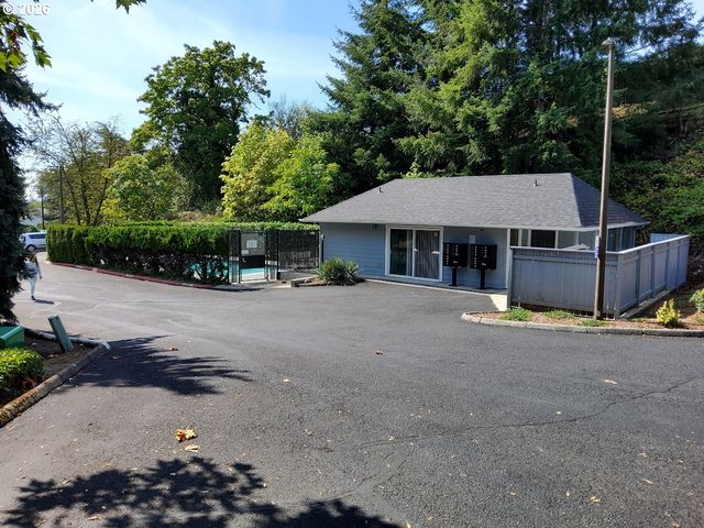 1040 Se COLUMBIA RIDGE Dr 2, Vancouver, WA 98664