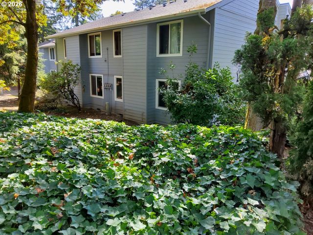 1040 Se COLUMBIA RIDGE Dr 2, Vancouver, WA 98664