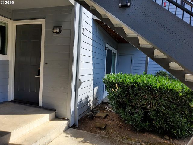 1040 Se COLUMBIA RIDGE Dr 2, Vancouver, WA 98664