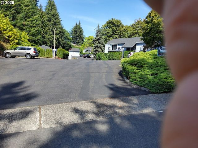 1040 Se COLUMBIA RIDGE Dr 2, Vancouver, WA 98664