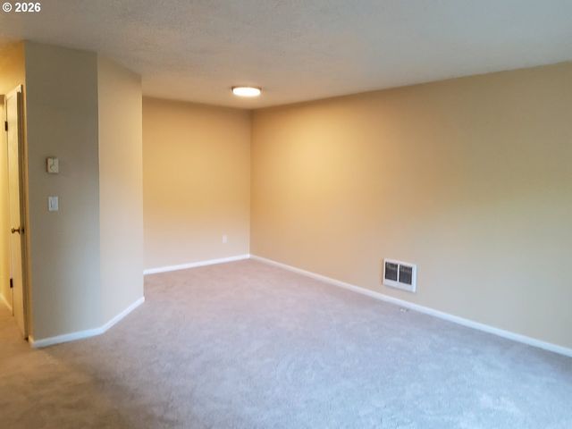 1040 Se COLUMBIA RIDGE Dr 2, Vancouver, WA 98664
