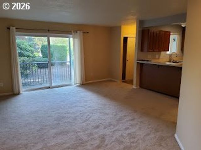1040 Se COLUMBIA RIDGE Dr 2, Vancouver, WA 98664