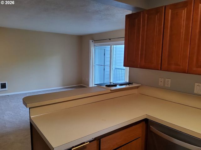 1040 Se COLUMBIA RIDGE Dr 2, Vancouver, WA 98664