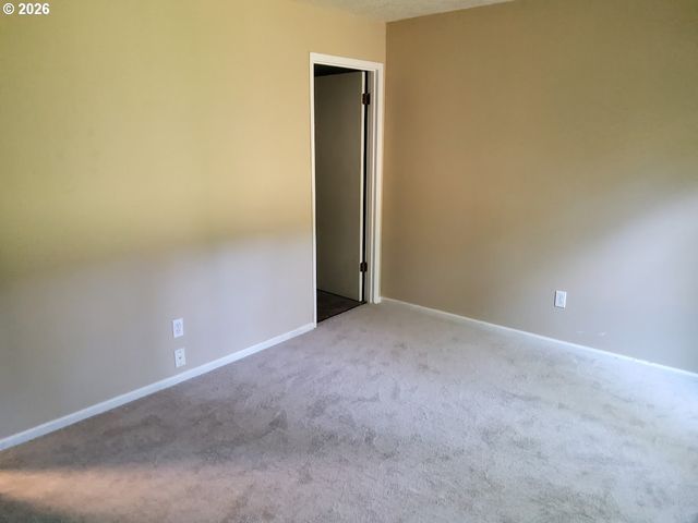 1040 Se COLUMBIA RIDGE Dr 2, Vancouver, WA 98664
