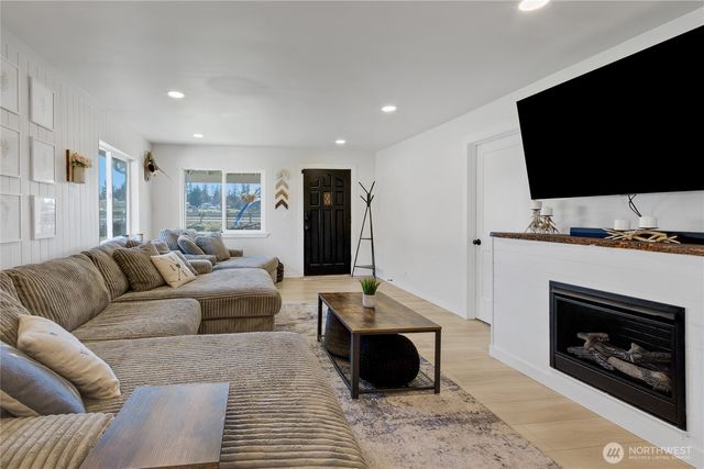 23724 SE 436th Street, Enumclaw, WA 98022