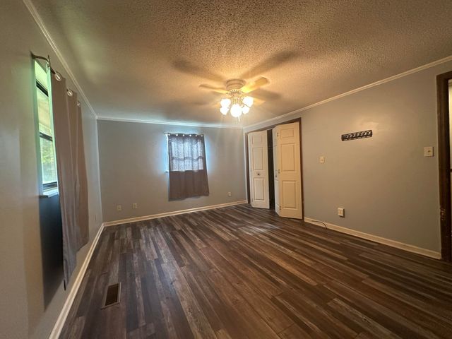 1323 Englewood Rd Old Road, Athens, TN 37303