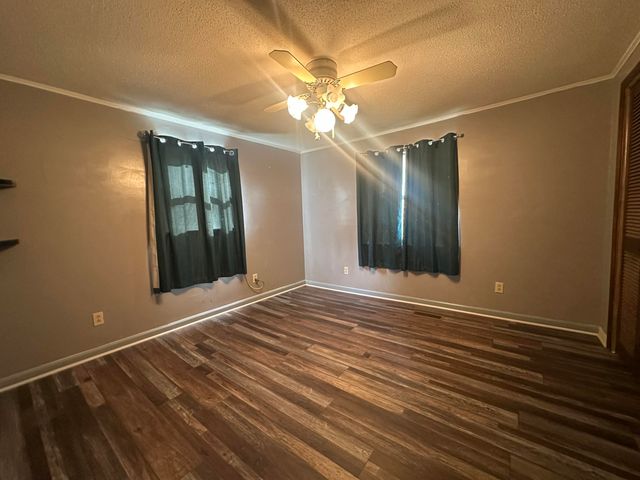 1323 Englewood Rd Old Road, Athens, TN 37303