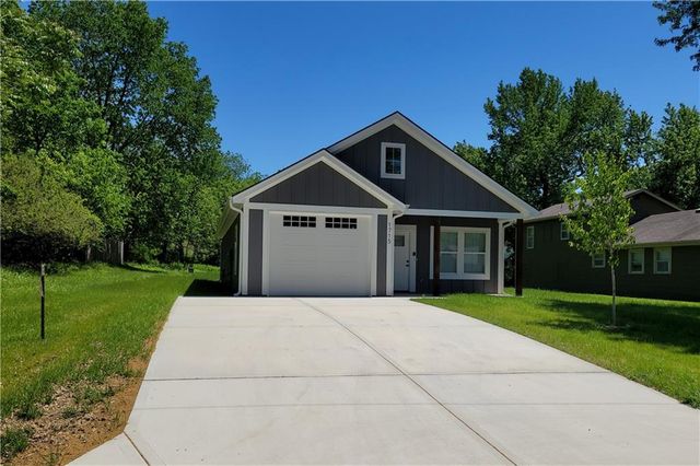 1715 S Hardy Avenue, Independence, MO 64052