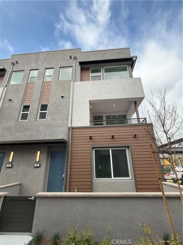 693 S Lyon Street, Santa Ana, CA 92705