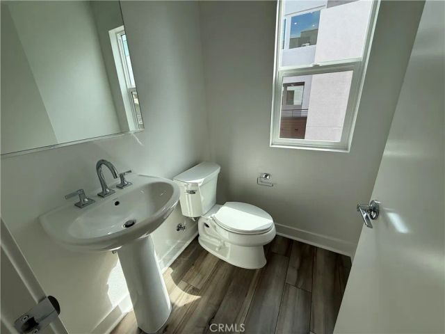 693 S Lyon Street, Santa Ana, CA 92705
