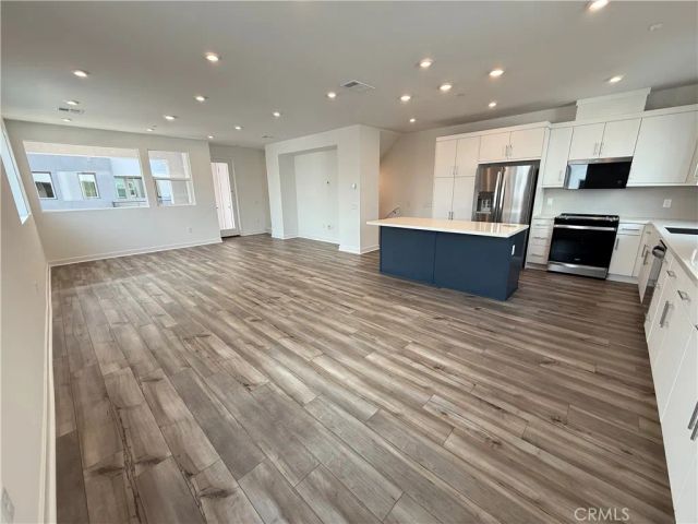 693 S Lyon Street, Santa Ana, CA 92705