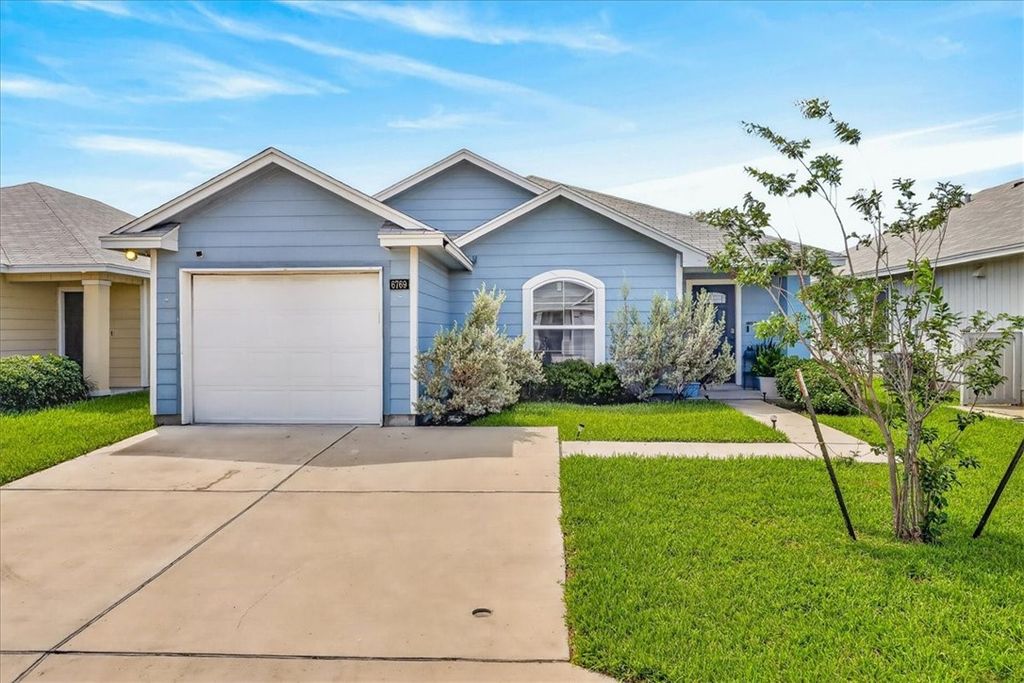 6769 Mikayla St, Corpus Christi, TX 78413
