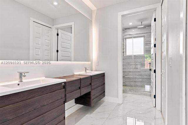 5428 SW 152nd Place Cir, Miami, FL 33185