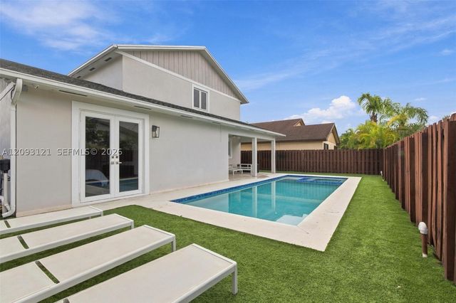 5428 SW 152nd Place Cir, Miami, FL 33185