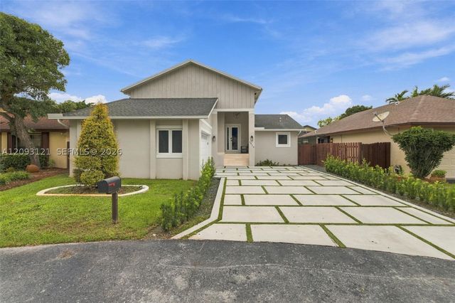 5428 SW 152nd Place Cir, Miami, FL 33185