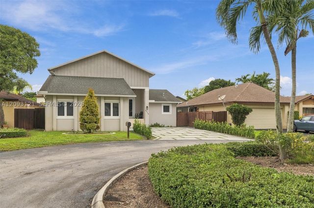 5428 SW 152nd Place Cir, Miami, FL 33185