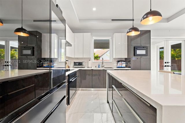 5428 SW 152nd Place Cir, Miami, FL 33185