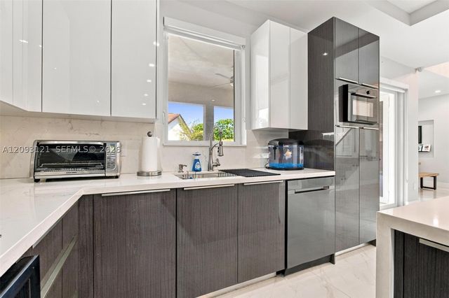 5428 SW 152nd Place Cir, Miami, FL 33185