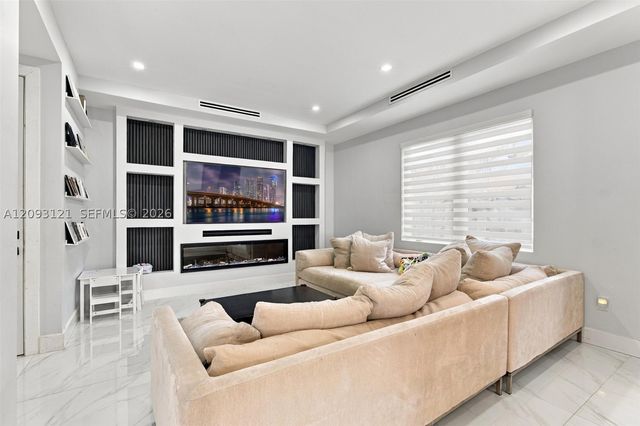 5428 SW 152nd Place Cir, Miami, FL 33185